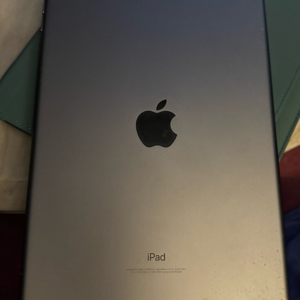 Apple iPad 6th generation excellent shape comes with cover.